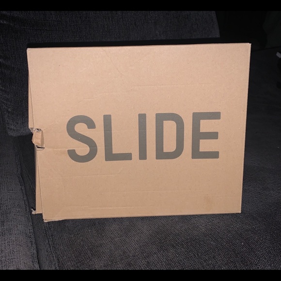 Adidas Yeezy Slides - Picture 2 of 7